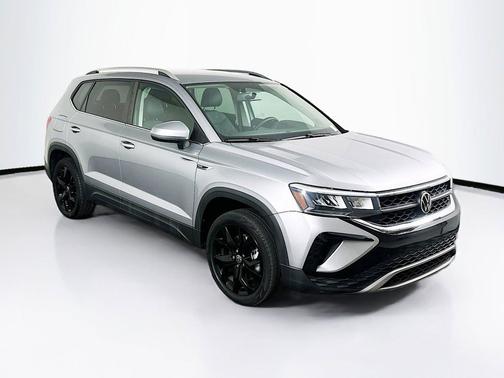 Pyrite Silver Metallic 2022 Volkswagen Taos 1.5T SE