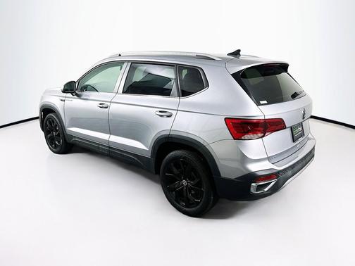 Pyrite Silver Metallic 2022 Volkswagen Taos 1.5T SE