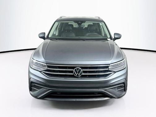 Platinum Gray Metallic 2022 Volkswagen Tiguan 2.0T SE