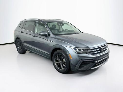 Platinum Gray Metallic 2022 Volkswagen Tiguan 2.0T SE
