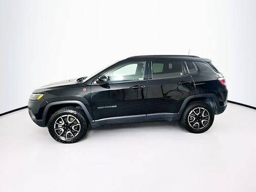 Diamond Black Crystal Pearlcoat 2024 Jeep Compass Trailhawk