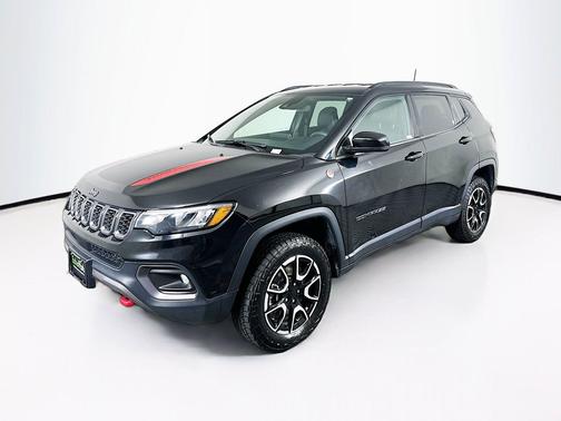 Diamond Black Crystal Pearlcoat 2024 Jeep Compass Trailhawk