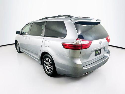 2018 Toyota Sienna XLE