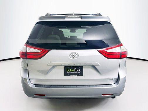 2018 Toyota Sienna XLE