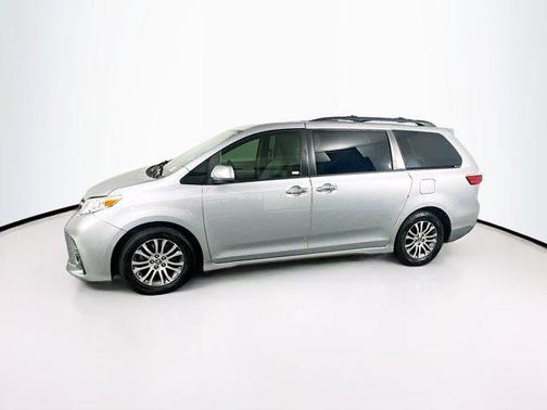 2018 Toyota Sienna XLE