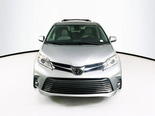 2018 Toyota Sienna XLE