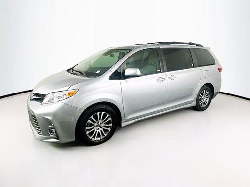 2018 Toyota Sienna XLE