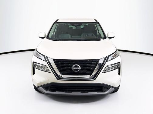 Pearl White Tricoat 2023 Nissan Rogue SV