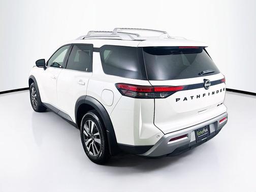 Pearl White Tricoat 2023 Nissan Pathfinder SL 4WD