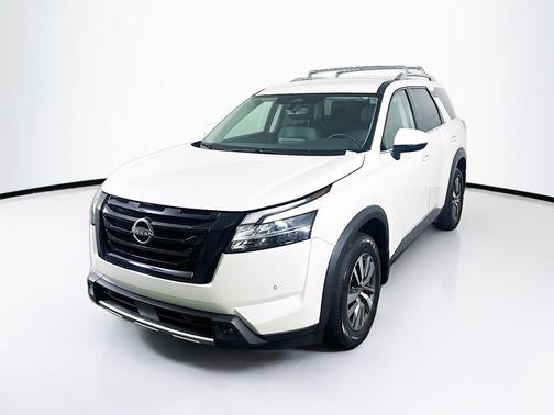 Pearl White Tricoat 2023 Nissan Pathfinder SL 4WD