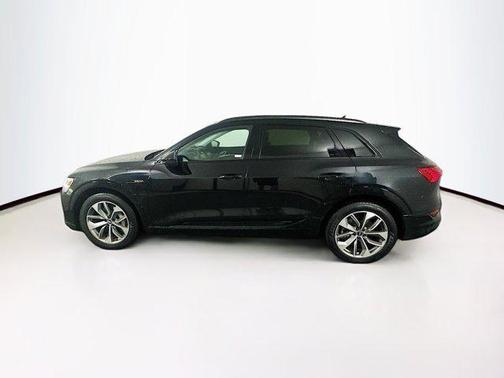 2021 Audi e-tron Premium Plus
