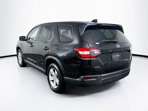 2023 Honda Pilot AWD LX