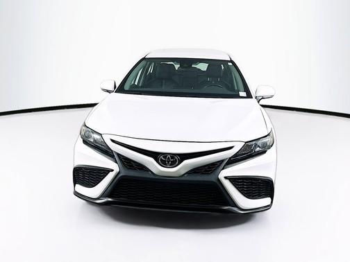 Ice Cap 2024 Toyota Camry SE