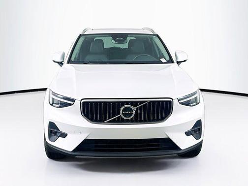 2025 Volvo XC40 B5 Plus Bright Theme