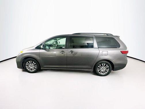 2018 Toyota Sienna XLE