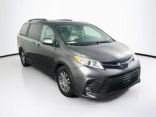 2018 Toyota Sienna XLE