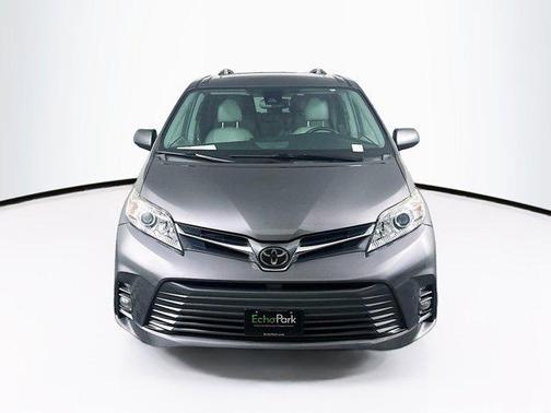 2018 Toyota Sienna XLE