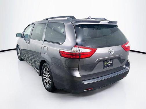 2018 Toyota Sienna XLE