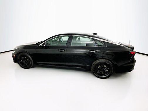 Aurora Black Pearl 2025 Kia K5 LXS