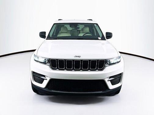 2022 Jeep Grand Cherokee Laredo