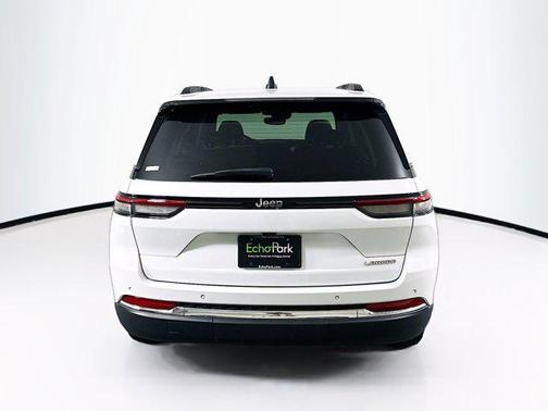 2022 Jeep Grand Cherokee Laredo