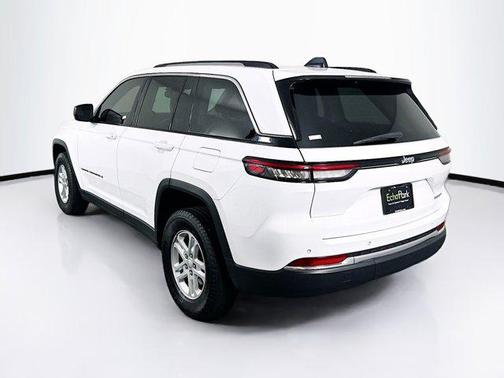 2022 Jeep Grand Cherokee Laredo