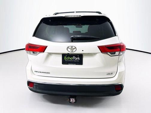 Blizzard Pearl 2019 Toyota Highlander XLE