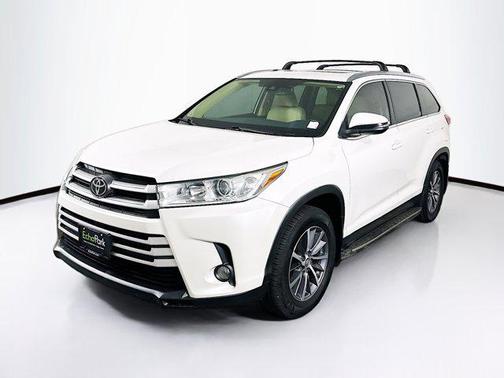 Blizzard Pearl 2019 Toyota Highlander XLE