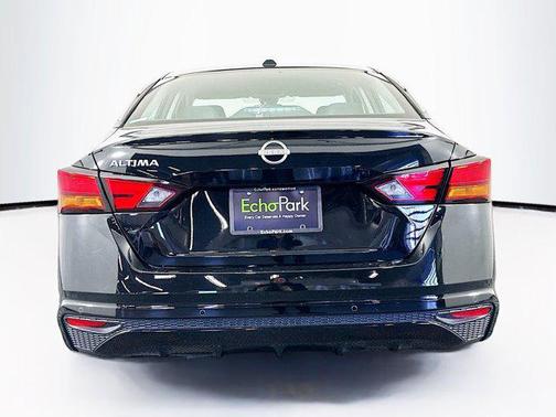 Super Black 2025 Nissan Altima SV FWD