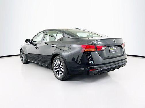 Super Black 2025 Nissan Altima SV FWD