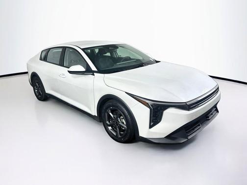 Snow White Pearl 2025 Kia K4 LXS