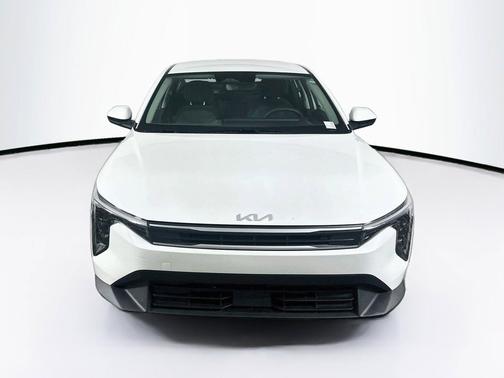 Snow White Pearl 2025 Kia K4 LXS