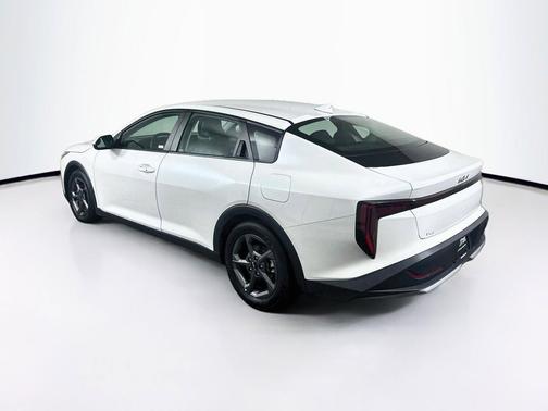Snow White Pearl 2025 Kia K4 LXS