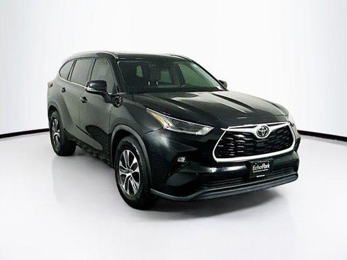Midnight Black Metallic 2021 Toyota Highlander XLE