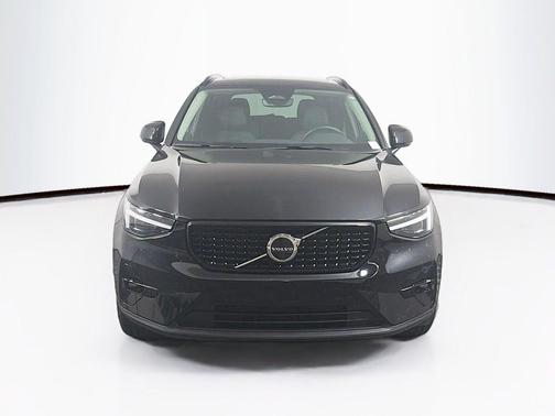 Onyx Black 2026 Volvo XC40 Plus, B5 AWD Gas (mild hybrid), Dark