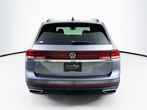 Platinum Gray Metallic 2024 Volkswagen Atlas 2.0T SE w/Technology