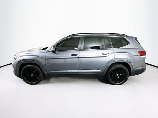 Platinum Gray Metallic 2024 Volkswagen Atlas 2.0T SE w/Technology