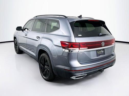 Platinum Gray Metallic 2024 Volkswagen Atlas 2.0T SE w/Technology