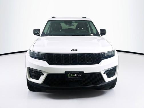 Bright White Clearcoat 2023 Jeep Grand Cherokee Limited