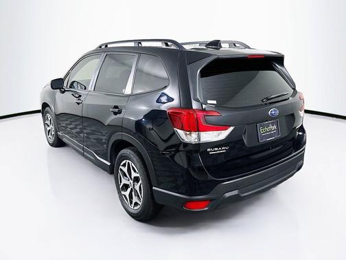 Crystal Black Silica 2024 Subaru Forester Premium