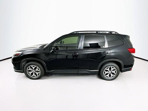 Crystal Black Silica 2024 Subaru Forester Premium
