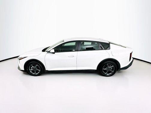 Snow White Pearl 2025 Kia K4 LXS