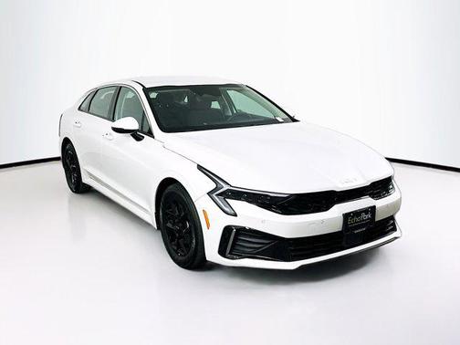 Snow White Pearl 2025 Kia K5 LXS