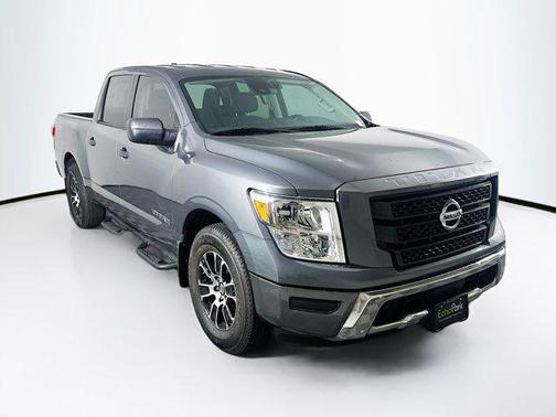 2022 Nissan Titan SV
