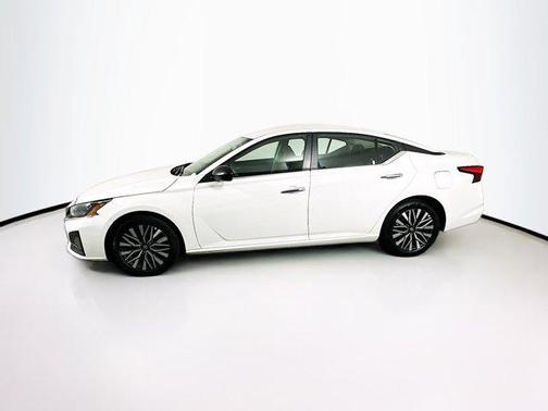 Glacier White 2025 Nissan Altima SV FWD