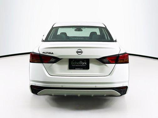Glacier White 2025 Nissan Altima SV FWD
