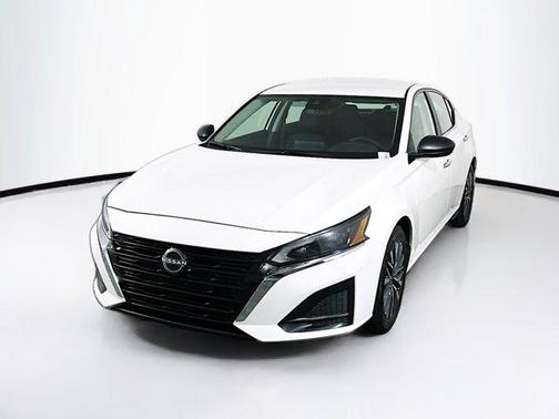 Glacier White 2025 Nissan Altima SV FWD
