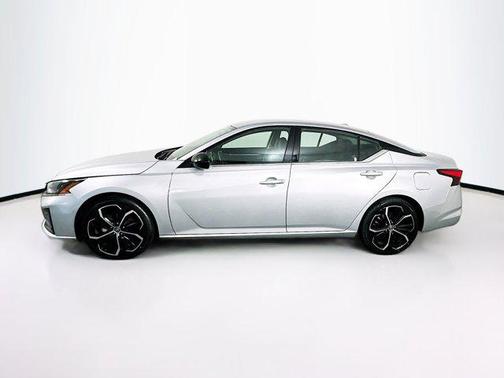 2023 Nissan Altima SR FWD