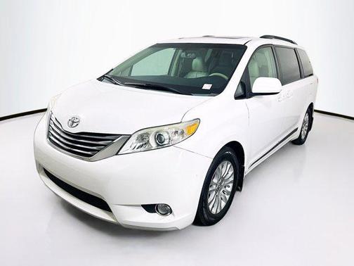 2013 Toyota Sienna XLE