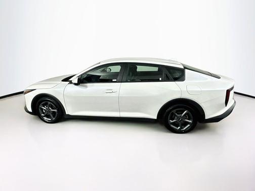 Snow White Pearl 2025 Kia K4 LXS